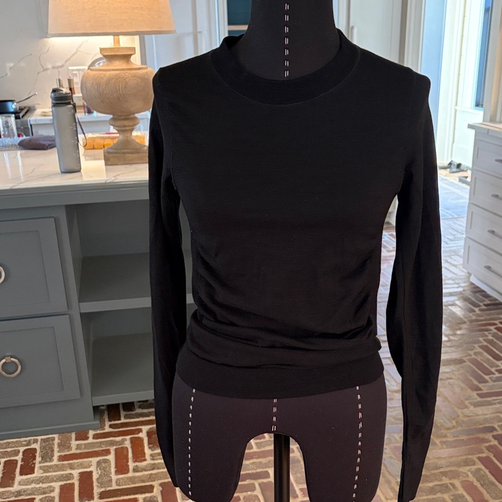 Athleta Foresthill Ascent Seamless Long-Sleeve top in black